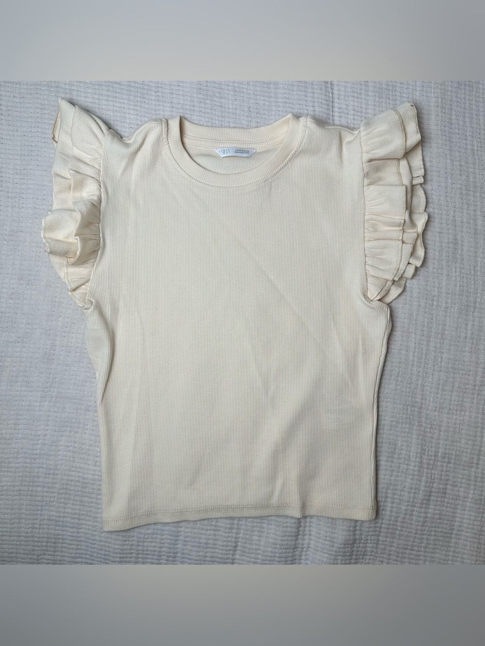Zara Women’s Medium Cream Ribbed Ruffle Sleeve Top Short Sleeve